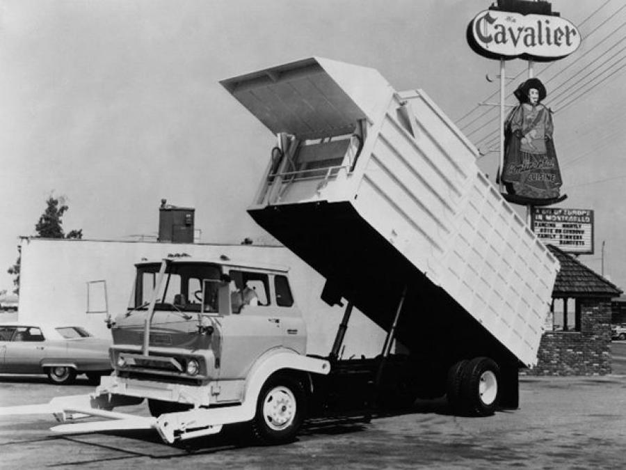  GMC L4000 4x2 Garbage Truck 1964 года  (фото 1 из 2)